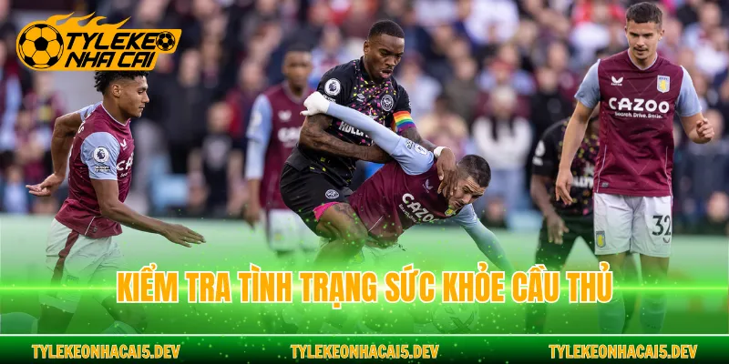 Kiểm tra tình trạng sức khỏe cầu thủ